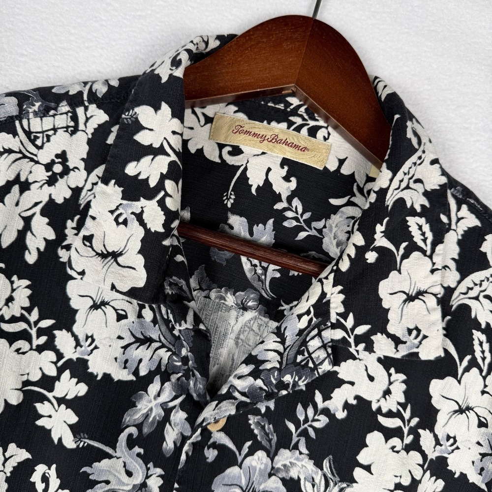 Tommy Bahama Mens Medium Silk Camp Shirt Black White Floral Pineapple Tropical‎